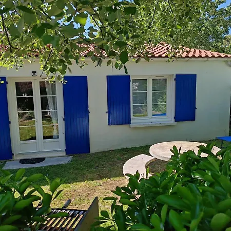 Holiday home Les Cariatides