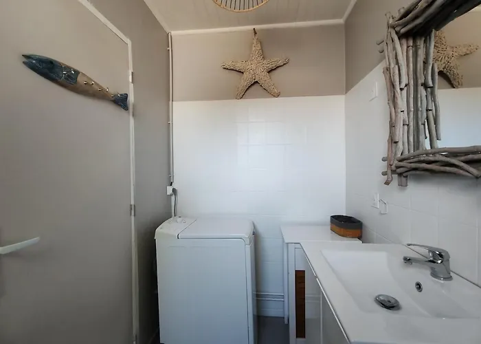 Les Cariatides Nyaraló *